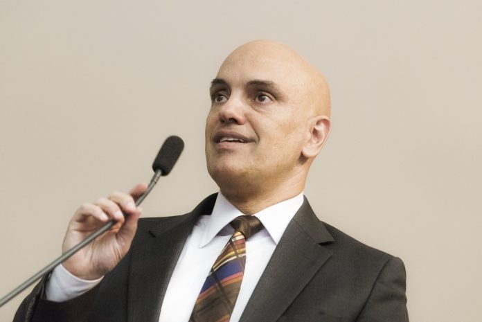 Solidariedade retorna a Moraes e acusa visão estrábica de Bolsonaro sobre ZFM