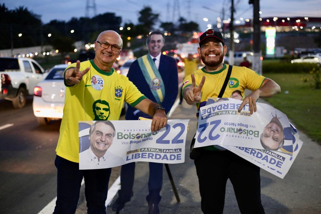 Mesmo antes das eleições, 'Time Bolsonaro' realiza 'caminhada da vitória' em Manaus