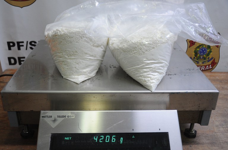 PF deflagra operação ‘Galeroso’ após prisão de mulher que saiu de Manaus com cocaína