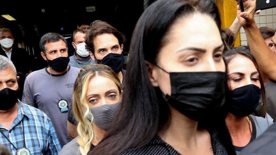 Após passar mal na cela, mãe de Henry Borel é internada