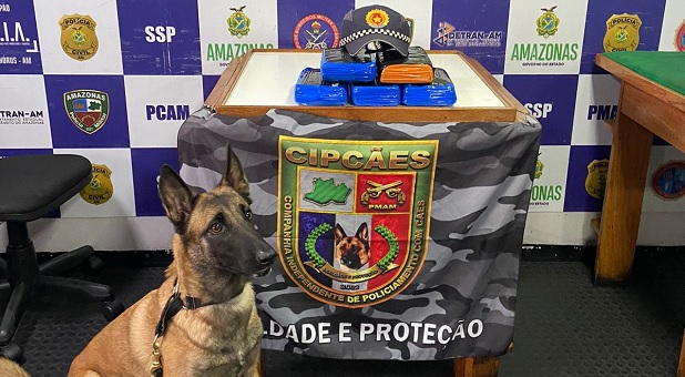 Drogas avaliadas em R$ 275 mil são apreendidas em forro de banheiro de embarcação, em Coari