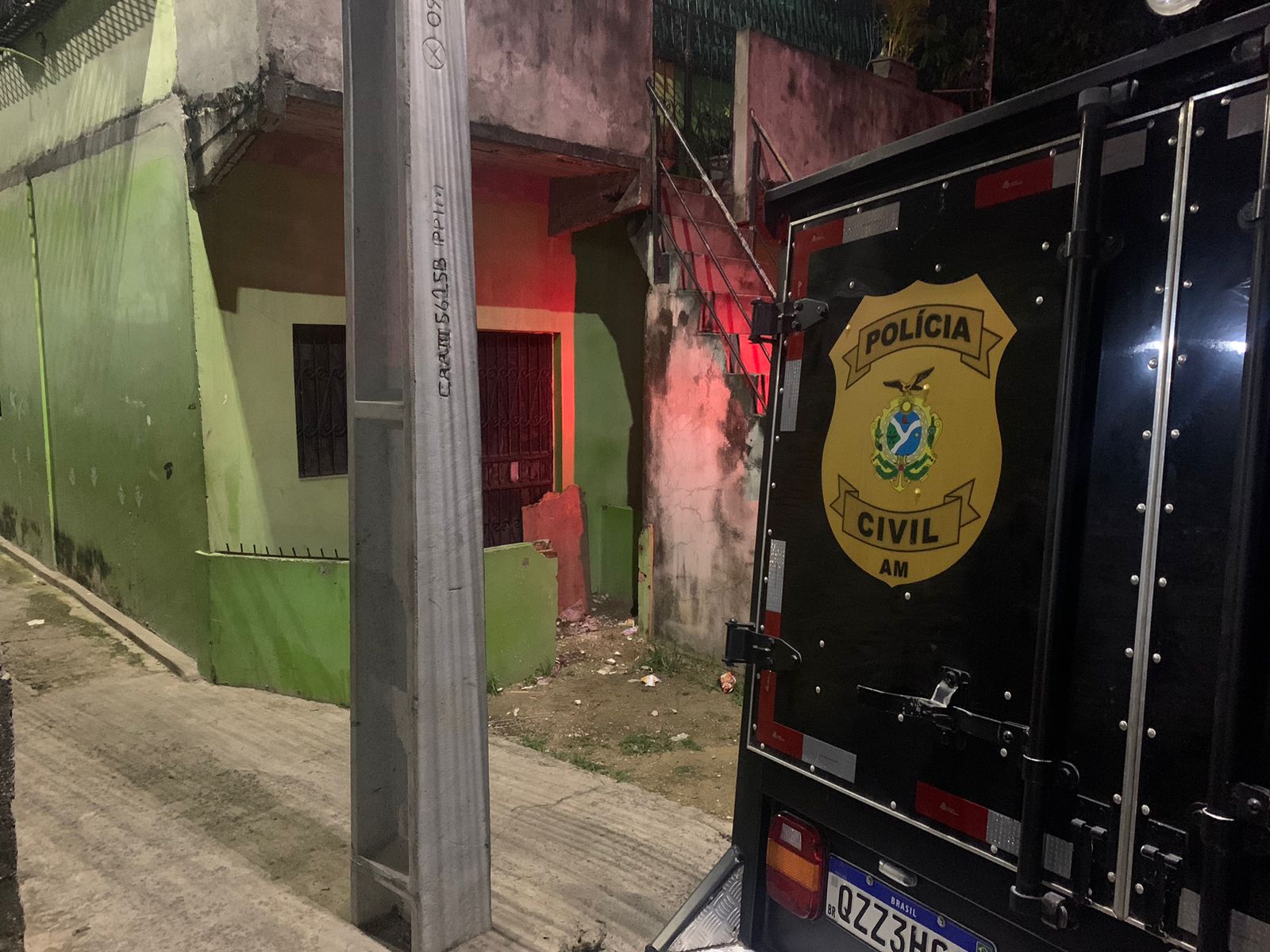 Homem com tornozeleira eletrônica é morto com mais de 10 tiros em rip-rap de Manaus