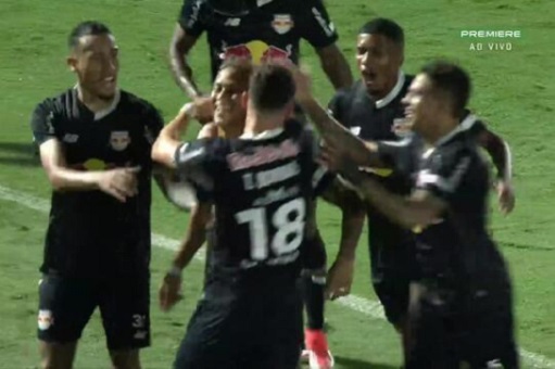 Bragantino vence o Vasco por 2 a 1 e segue invicto no Brasileirão