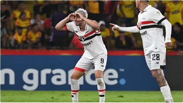 Estreia de Zubeldía: São Paulo vence Barcelona por 2 a 0 na Libertadores