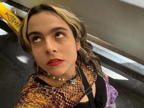 Cecilia Madonna, filha de Fernanda Young, faz apelo para ganhar VIP para show de Madonna