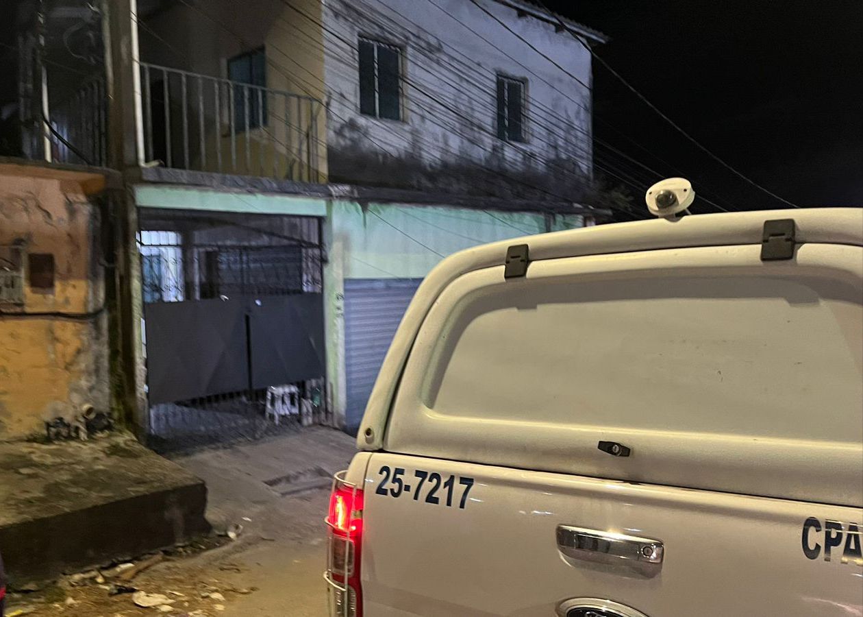 Homem é agredido por criminosos e morre após pular muro de casa para pedir ajuda no Manoa