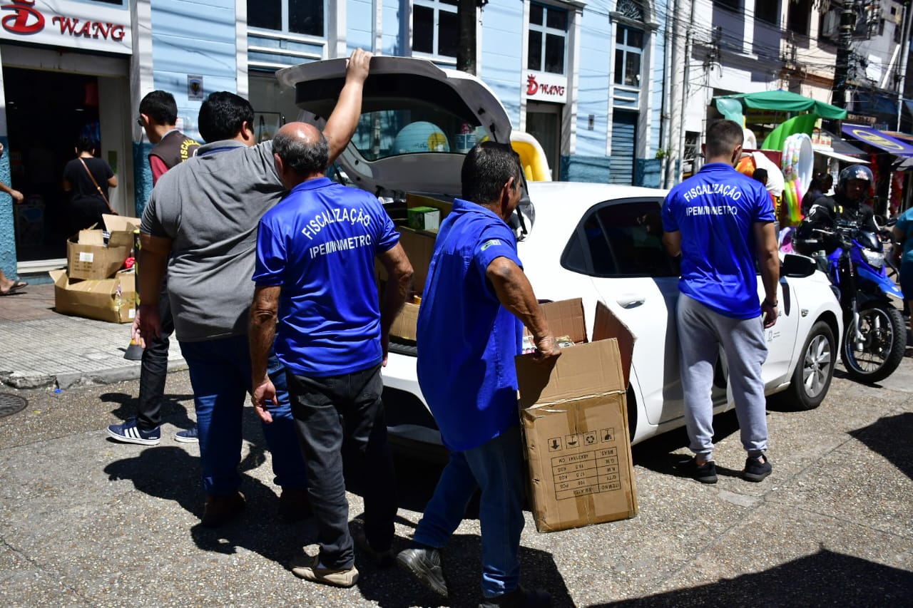 Operação Dia das Mães: mais de 1,5 tonelada de produtos irregulares são apreendidos no Centro
