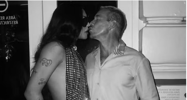 Pabllo Vittar posta foto dando selinho em Diplo em show de Madonna no Brasil