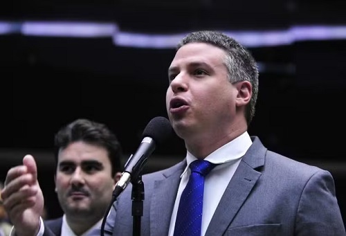 Aberto ao público, velório de Arthur Bisneto será nesta quarta na ALEAM