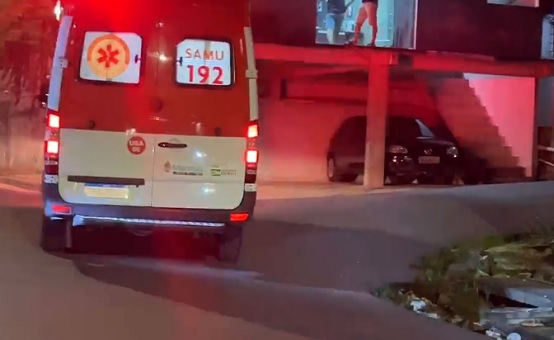 Motociclista fica ferida após ser atingida por motorista de app no Armando Mendes