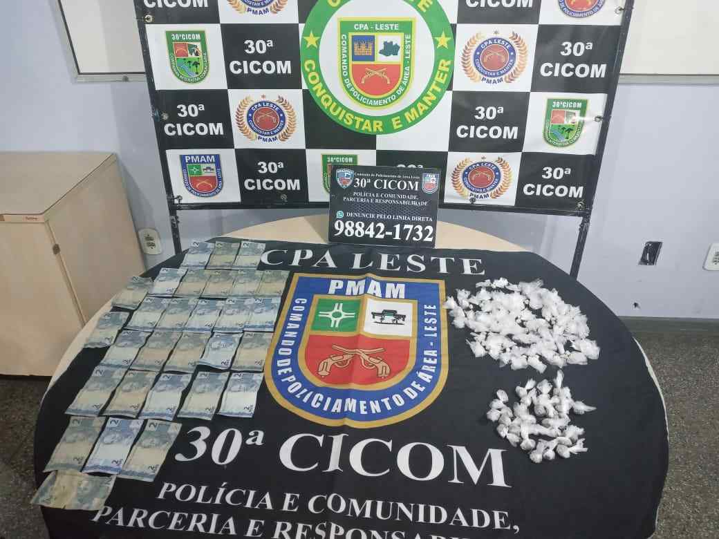 Traficantes são presos com dezenas de trouxinhas de drogas em Manaus