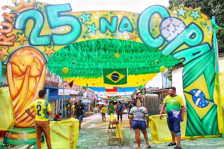 Brasil e Camarões: público começa a chegar em ‘Rua da Copa’ em Manaus