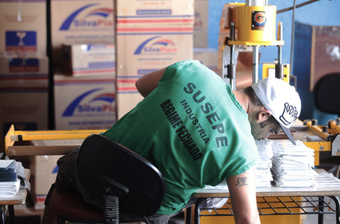 Presos terão que trabalhar e indenizar vítimas para solicitar regime aberto ou semiaberto, diz PL 