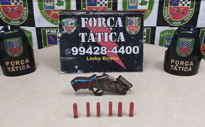 Suspeitos de arrastões veem viatura da PM e fogem para área de mata em Manaus