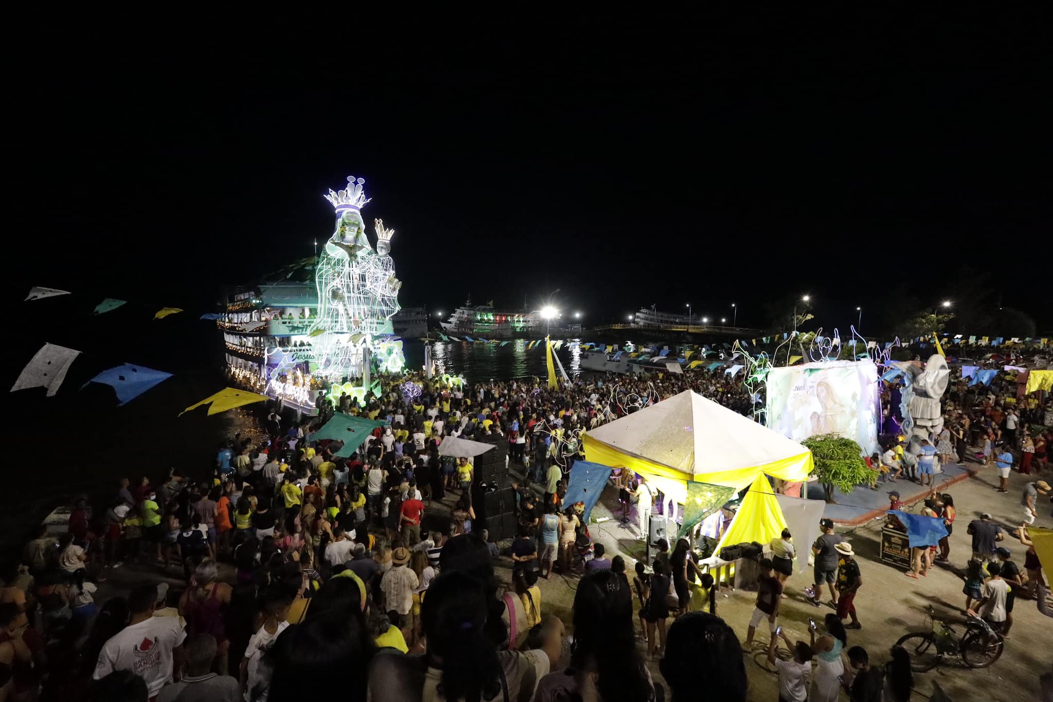 Romaria das Águas 2023 reúne centenas de fiéis em Parintins; veja imagens