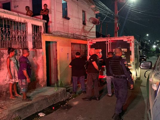 Homem é executado e esposa é baleada em kitnet em Manaus