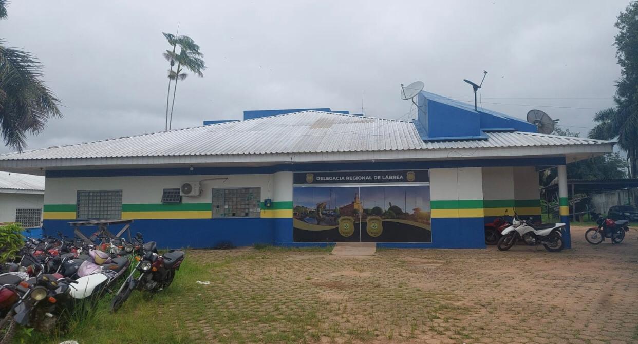 Suspeito de matar ex a facadas na frente das filhas é preso em Lábrea