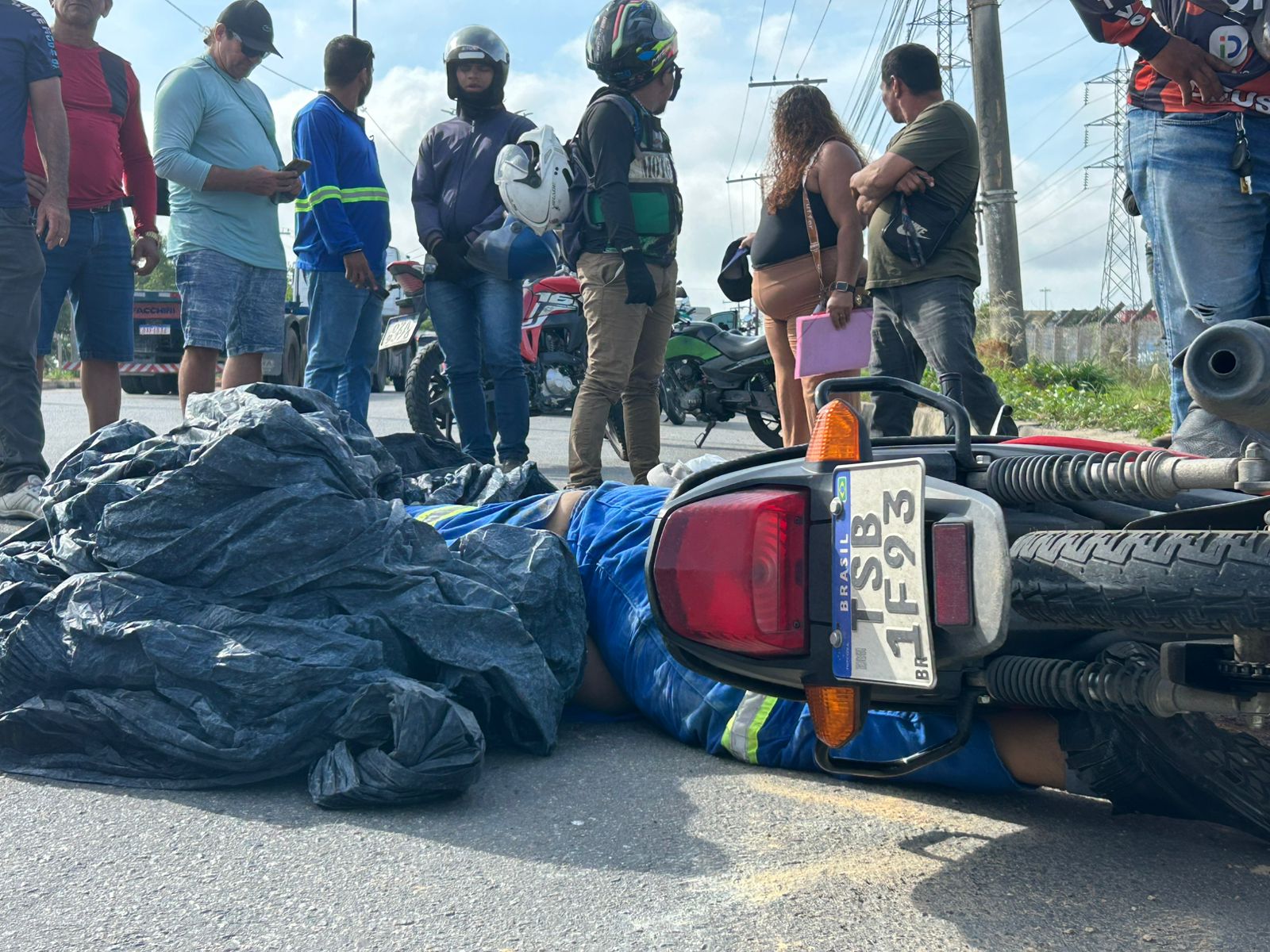 Motociclista morre ao ter cabeça esmagada por carreta no Distrito Industrial