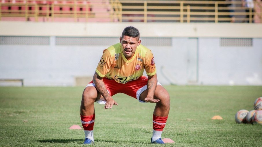 Jogador Marcos Vinícius está na UTI após sofrer grave acidente de carro