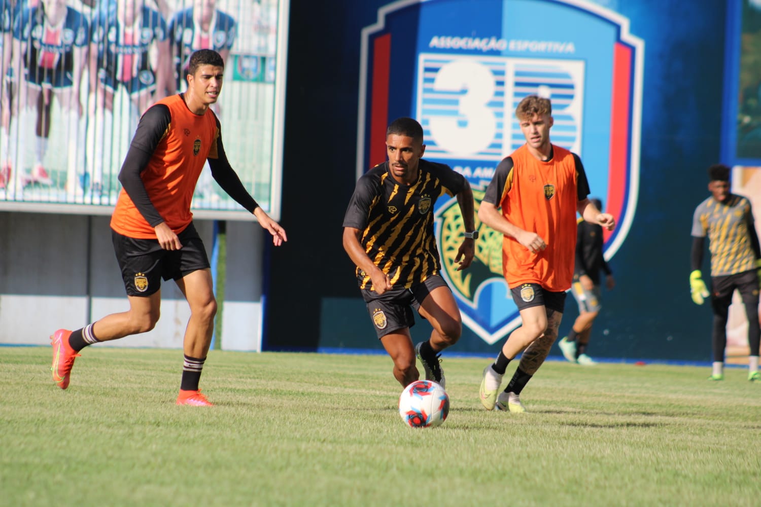 Amazonas FC informa os empréstimos de goleiro e atacante