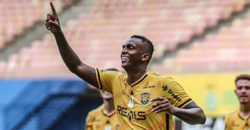 Amazonas FC paga dívida de pensão alimentícia do atacante Jô, preso em campo