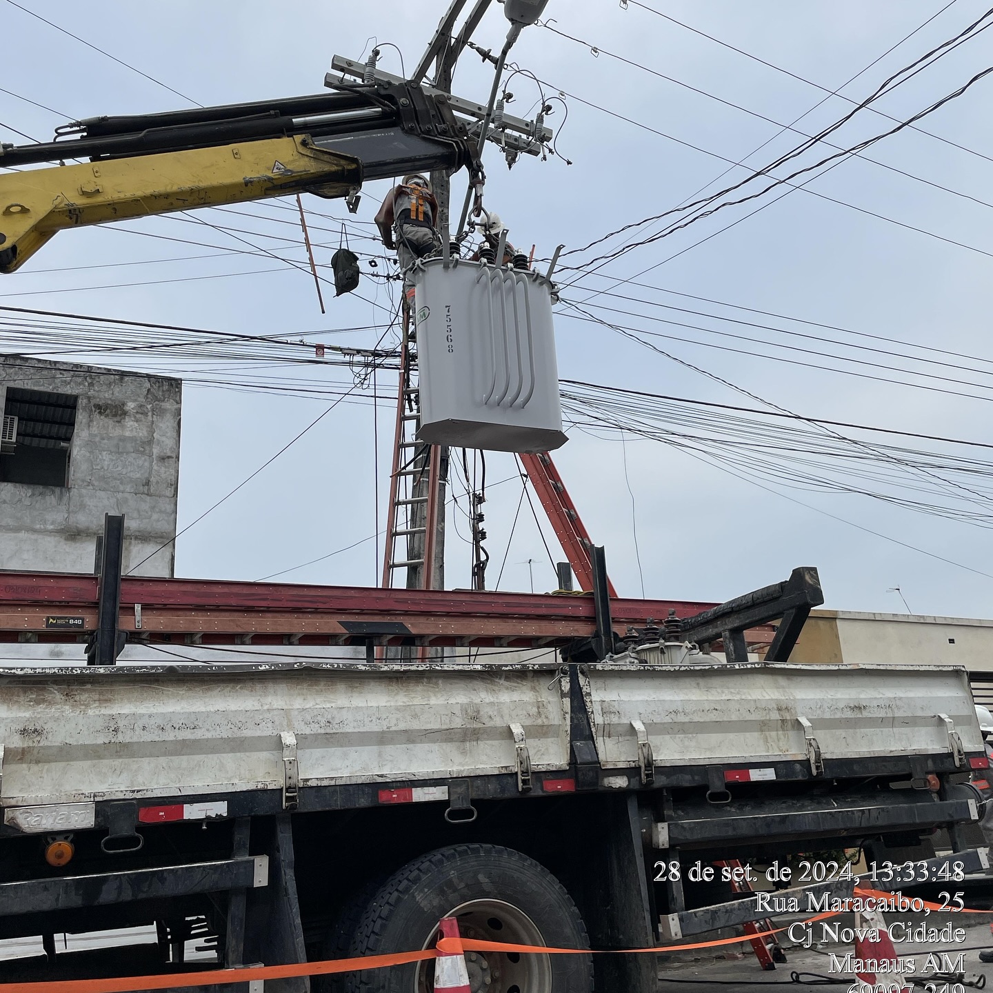 Bairros de Manaus seguem sem energia, horas depois de temporal na sexta-feira