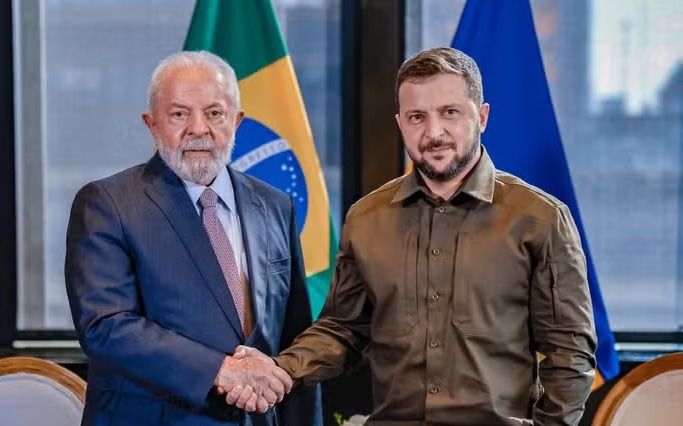 Zelensky acusa presidente Lula de priorizar 'aliança com um agressor' ao falar de Putin