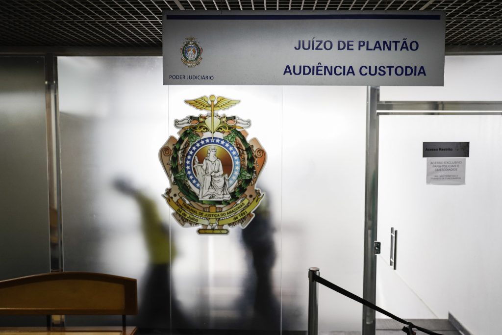 Justiça do Amazonas obriga Estado a garantir alimentação a presos antes de audiência de custódia 