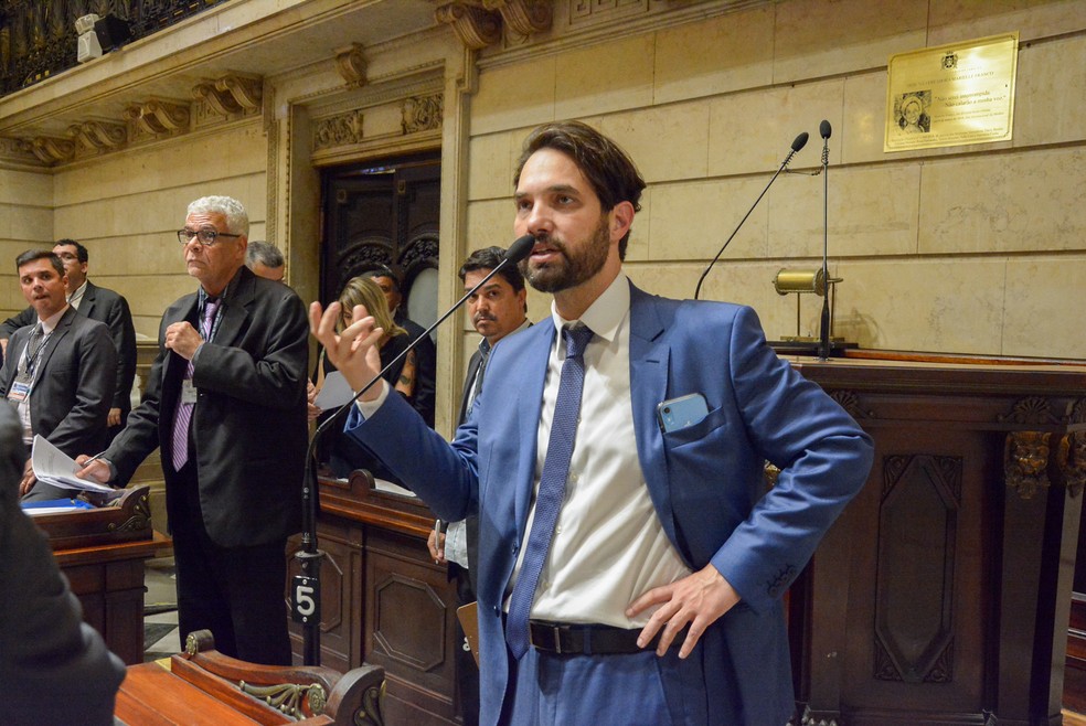 Jairinho é indiciado por espancar e quebrar o pé de ex-namorada por ciúmes