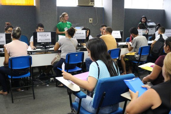 Aprovados para escola de idiomas em Manaus devem entregar documentos na Espi