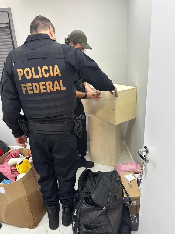 Operação da PF mira grupo que enviava malas com drogas para fora do Brasil