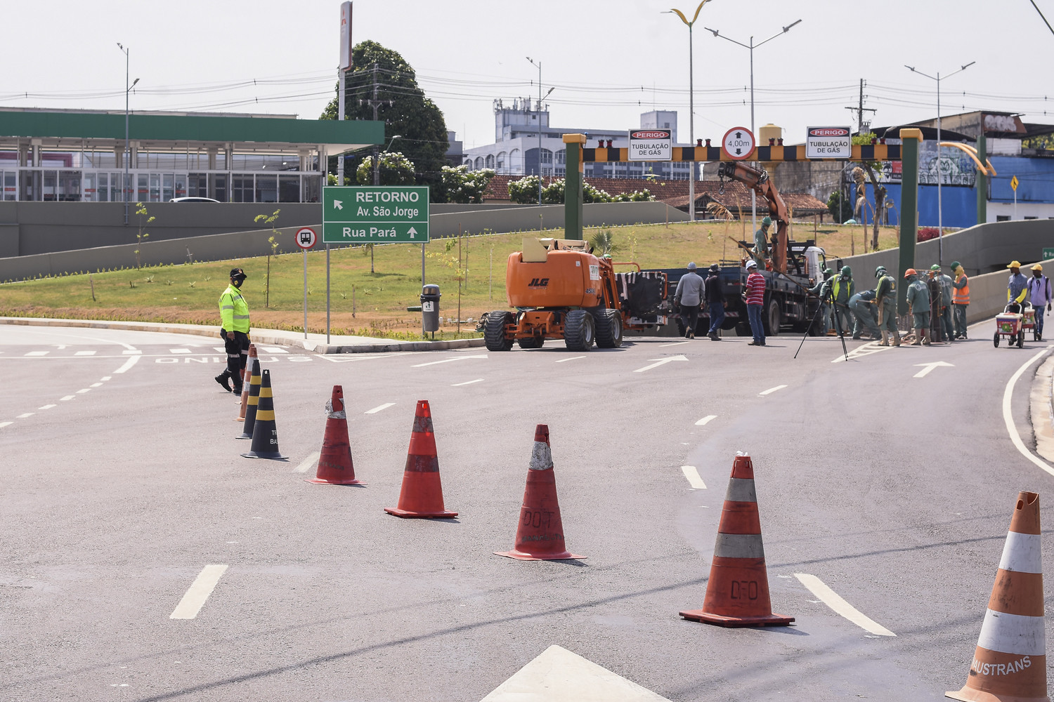 Limitador de altura em viaduto de Manaus é reinstalado