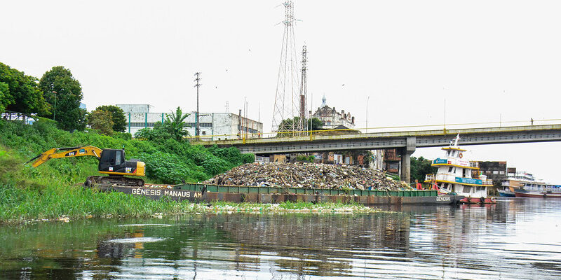 Com sinais de espancamento, corpo é encontrado boiando na Feira da Panair