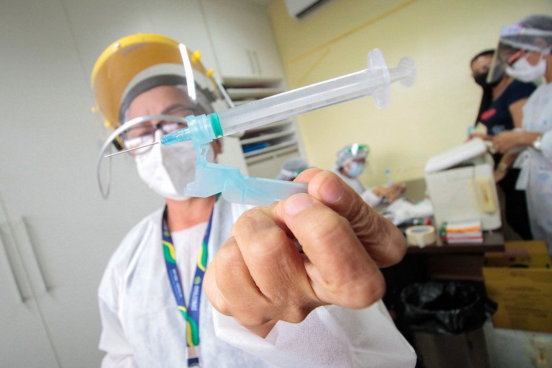 Confira horário de funcionamento dos 12 pontos de vacinação contra Covid-19 neste sábado em Manaus