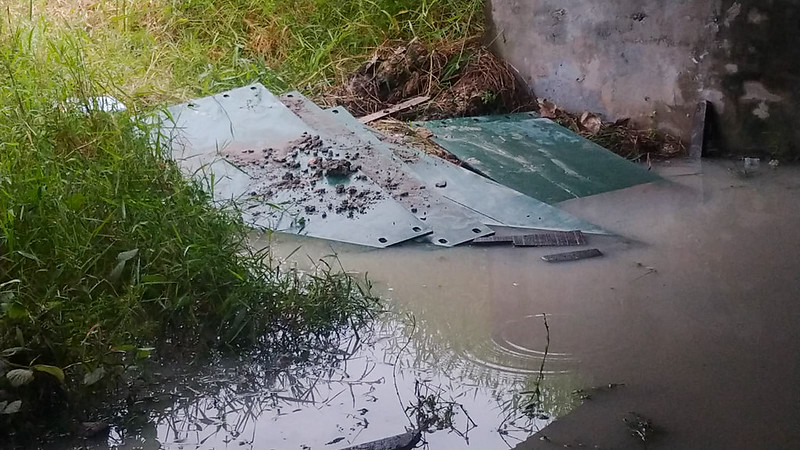 Trio é preso ao roubar placas de metal de ponte em Manaus