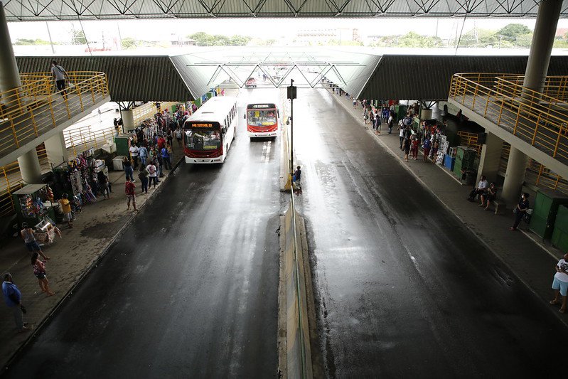 Homem é esfaqueado dentro de terminal de ônibus em Manaus