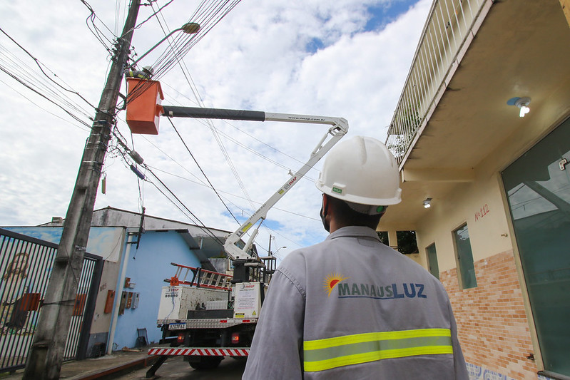 Manausluz é notificada por atrasar informações em contrato de iluminação pública