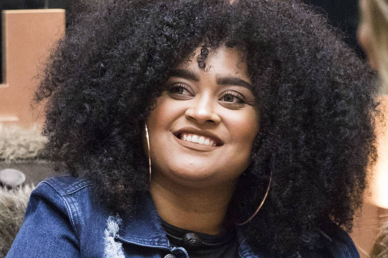 Ex-BBB Rízia sofre ataque racista ao comentar treta de Day e Rico em 'A Fazenda'