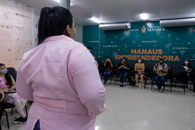 20 vagas gratuitas em curso de empreendedorismo são oferecidas para feirantes em Manaus