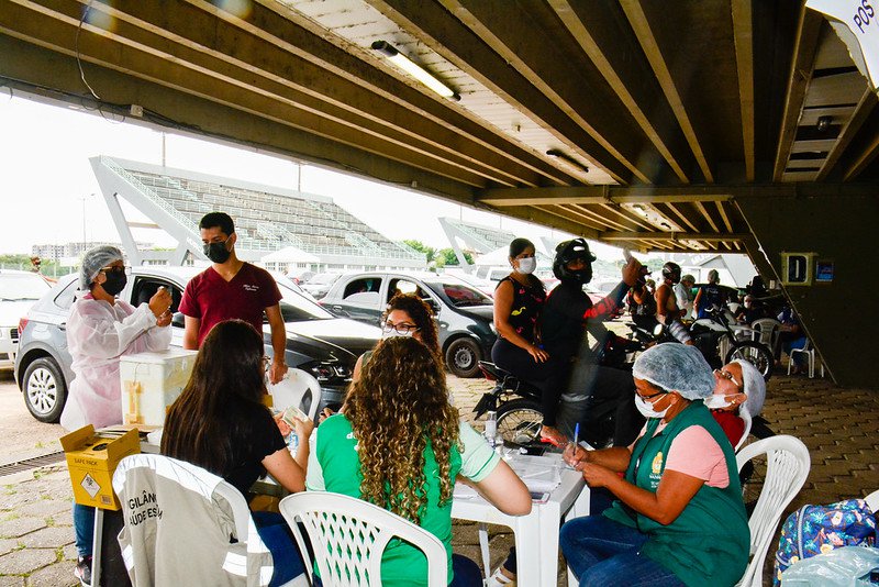 Mais de 3 mil servidores aplicam vacina no ‘viradão’ de 33 horas no Amazonas