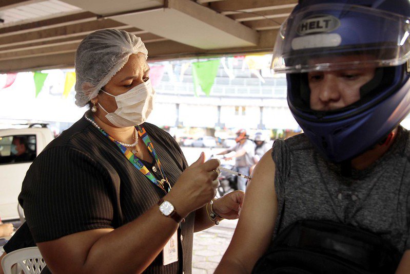 Quase 35 mil pessoas deixaram de tomar 2ª dose de vacinas contra Covid-19 em Manaus