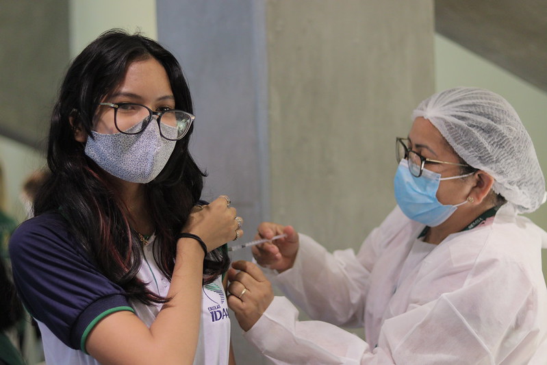 Mais de 100 mil adolescentes foram vacinados contra Covid-19 em cinco dias, em Manaus