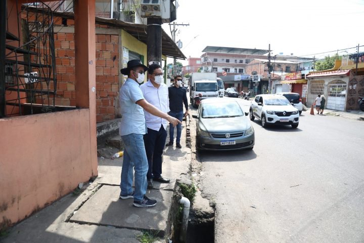 Implurb faz levantamento de riscos de casas construídas em cima da rede de drenagem
