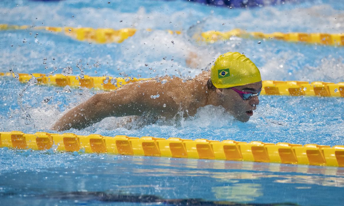 Gabriel Bandeira bate recorde paralímpico e avança nas eliminatórias da natação