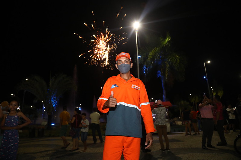 'Natal das Águas': Manaus ganha 45 veículos decorados com luzes de LED