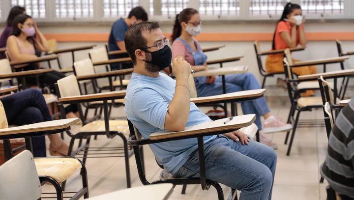 Prefeito de Manaus anuncia concurso da Semed para 2023