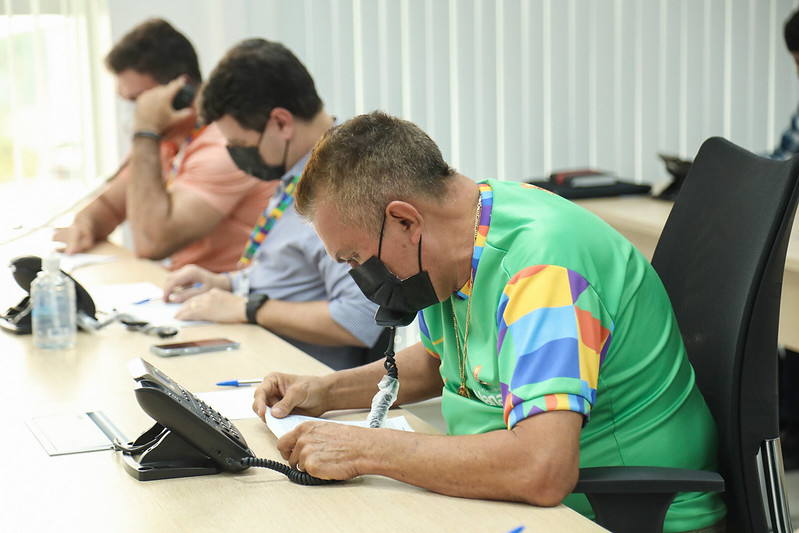 Servidores são convocados para buscar faltosos de vacina da covid em Manaus