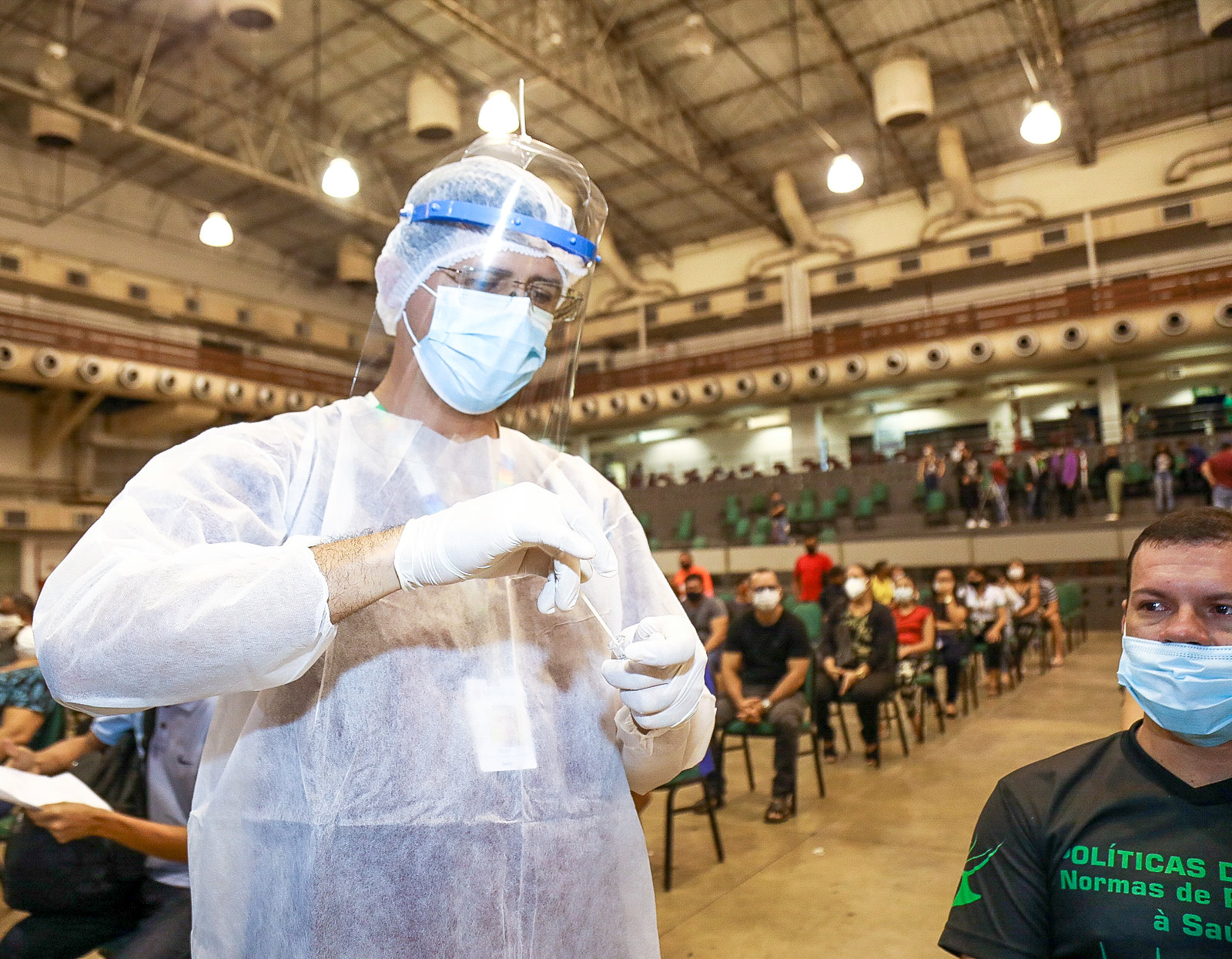 Prefeitura contrata 500 profissionais de saúde devido a aumento de casos de covid em Manaus