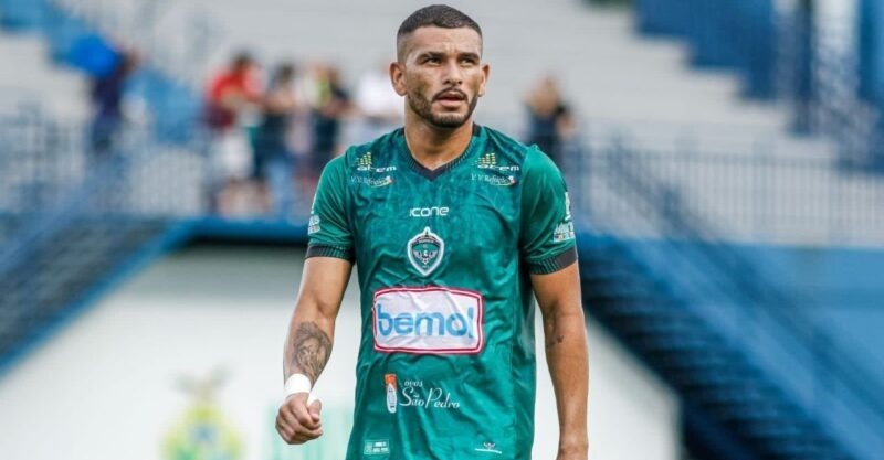 Atacante Rafael Ibiapino acerta retorno ao Manaus FC para 2024