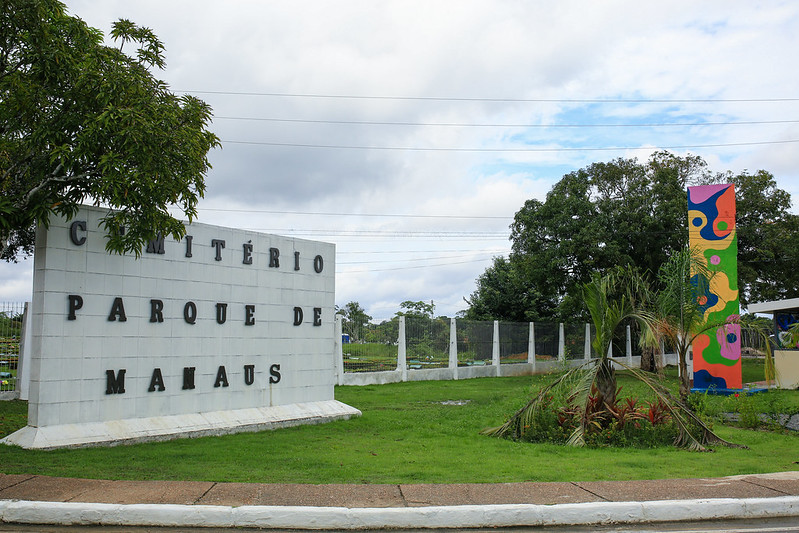 Servidor da Prefeitura de Manaus é detido dentro de cemitério com carro usado em crime
